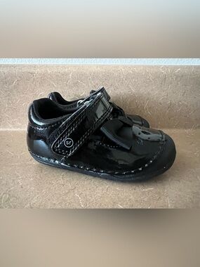 Stride Ride black toddler shoe
